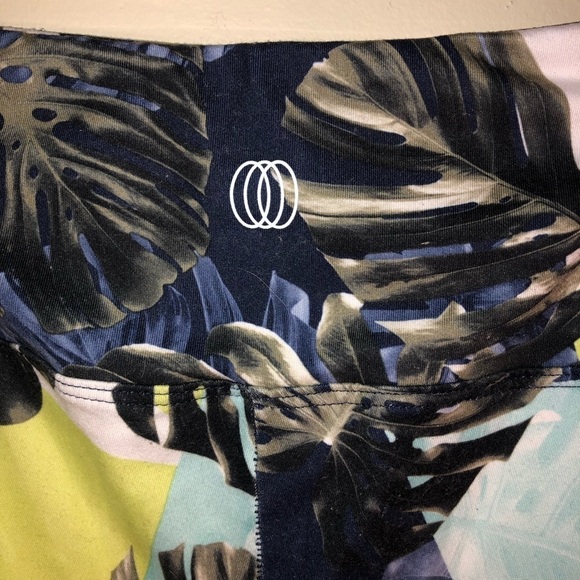 Balance Collection Blue and Green Tropical Leggings Size medium - Picture 3 of 7